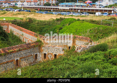 Wände von Littlehampton napoleonischen Fort Ruinen, die erste Palmerston Fort, West Littlehampton, einem kleinen Ferienort an der Südküste in West Sussex Stockfoto