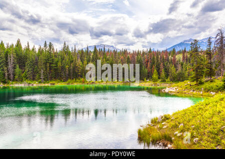 Tal der fünf Seen ist ein beliebter Wanderweg im Jasper Nationalpark auf dem Icefields Parkway in Alberta, Kanada. Stockfoto