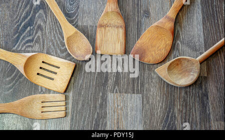 Das Wort Löffel leitet sich von einem alten Wort für einen Chip aus Holz oder Horn ein größeres Stück geschnitzt. Holzlöffel waren einfach zu schnitzen und damit inexp Stockfoto