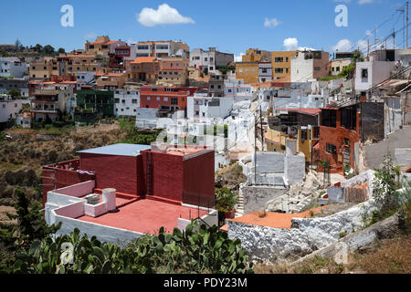 Blick auf die bunten Häuser von La Atalaya, Gran Canaria, Kanarische Inseln, Spanien Stockfoto