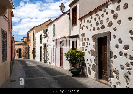 Gasse Calle El Progreso, typische Häuser, Altstadt, Agüimes, Gran Canaria, Kanarische Inseln, Spanien Stockfoto