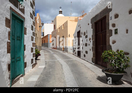 Gasse Calle El Progreso, typische Häuser, Altstadt, Agüimes, Gran Canaria, Kanarische Inseln, Spanien Stockfoto