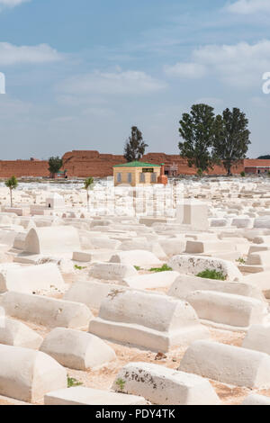 Die typischen weißen Graves, Alte Jüdische Friedhof Miaara, Marrakesch, Marokko Stockfoto