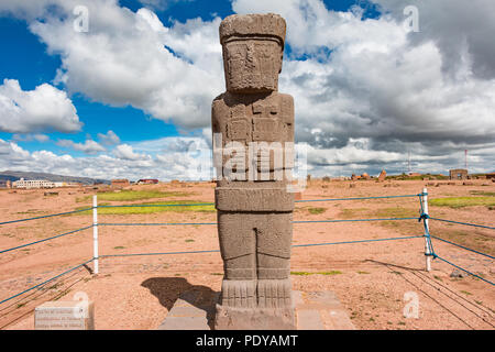 Statue in Tiwanaku archäologische Stätte in Bolivien Stockfoto