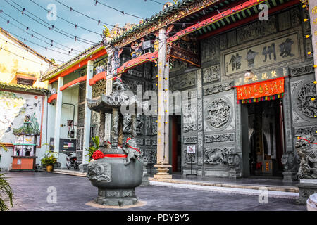 Die Vorderansicht der Tempel in Hainan Tempel, Lebuh Muntri. Stockfoto