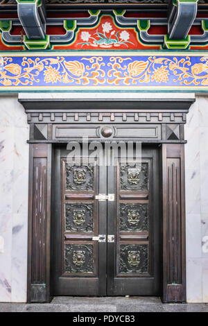 Die Tür der Kek Lok Si Tempel Stockfoto