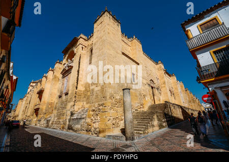 Cordoba, Andalusien, Spanien - 13. Juli 2018: Detail Fassade der Moschee-kathedrale, Cordoba, Andalusien, Spanien, auch als die Mezquita bekannt Stockfoto