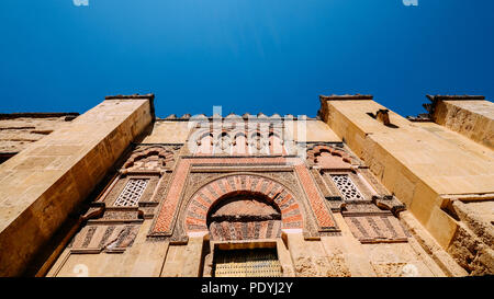 Cordoba, Andalusien, Spanien - 13. Juli 2018: Detail Fassade der Moschee-kathedrale, Cordoba, Andalusien, Spanien auch als die Mezquita bekannt Stockfoto