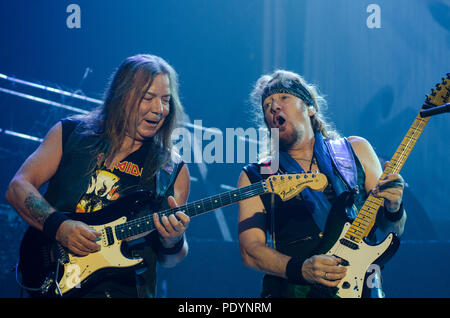 Dave Murray, Adrian Smith Iron Maiden Live in Belfast. Stockfoto