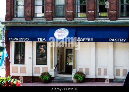 Cafe in Stafford CT. Mitte Cafe ist eine kleine Lokale buissness im Zentrum der Stadt. Serviert Kaffee, Tee und Fodd. Stockfoto