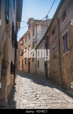 Ein Blick auf eine Straße in der Nähe von Motovun, Gespanschaft Istrien, Kroatien Stockfoto