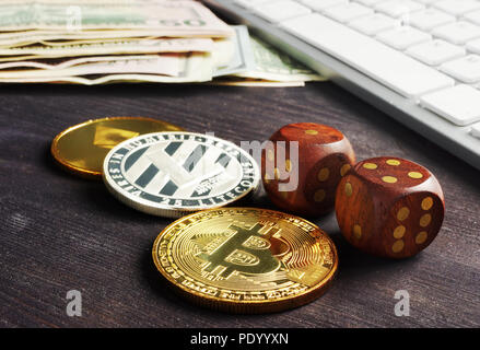 Cryptocurrency Handel. Crypto Münzen und Würfel. Bitcoin und des Astraleums. Stockfoto