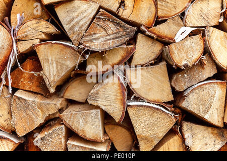 Hintergrund der trockenen Scheitholz meldet sich in einem Haufen Stockfoto