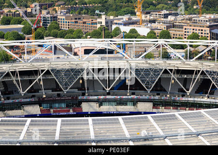 London, Stadion, Fußball Boden West Ham United, von arcelormittal Orbit Aussichtsplattform. Queen Elizabeth Olympic Park, Stratford, London, England Stockfoto