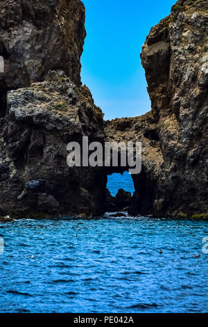 Felsformationen aus Anacapa Island im Channel Islands National Park in Kalifornien Stockfoto