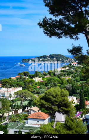 Panoramablick auf die herrliche Cap Ferrat an der Côte D'Azur im Süden Frankreichs Stockfoto