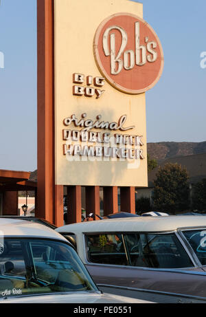 Freitag Nacht Oldtimer Treffen bei Bob's Big Boy in Burbank, CA Stockfoto