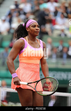 Neunzehn mal Grand Slam Champion Serena Williams in Aktion während ihrer dritten Runde in Roland Garros 2015 Stockfoto