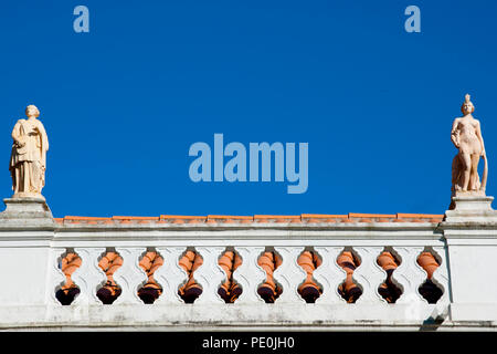 Estoi Palace Statuen in Portugal Stockfoto