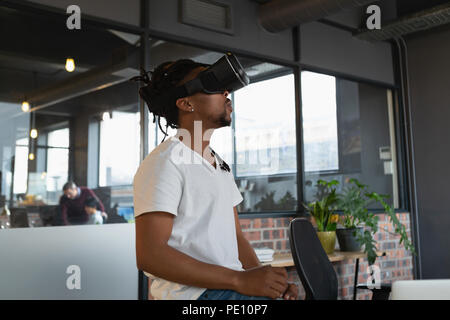 Mann erleben virtual reality Headset Stockfoto
