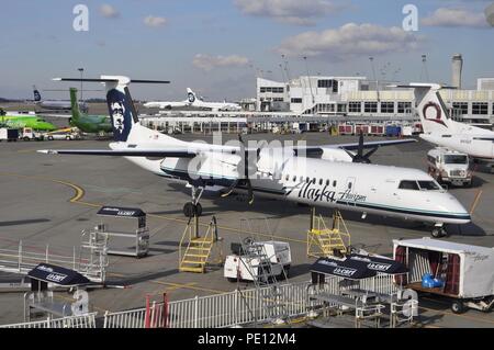 HORIZON AIR/Alaska Airlines BOMBARDIER DHC-8-Q400 REGIONAL AIRLINER Stockfoto