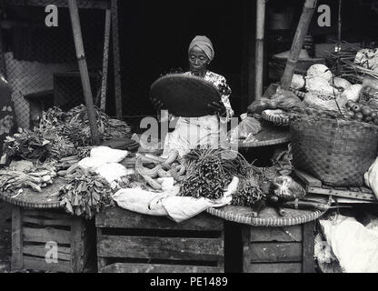 Verkauf von frischem Gemüse auf dem Markt in Semarang Indonesierin. 9. Januar 2014 - Java, Indonesien Stockfoto