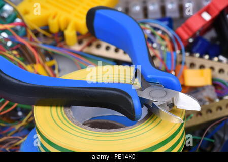 Tools und Kabel in der elektrischen Installation verwendet Stockfoto