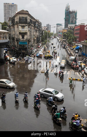 Die Innenstadt von Verkehr an Frere Brücke nach Monsunregen in Mumbai, Indien Stockfoto