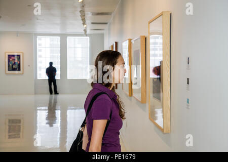 Miami Florida,Freedom Tower,Borders,Modernismus-Kunstwerke,Kunstwerke,Interamerikanische Entwicklungsbank-Sammlung,Hispanic Latin Latino Ethnic Immigrant im Stockfoto