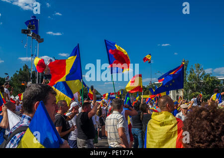 Bukarest, Rumänien - 10. August 2018: Demonstranten gegen die Regierung in Bukarest, Rumänien. Stockfoto