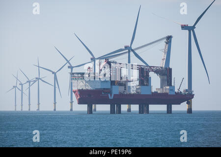 MPI-Abenteuer arbeiten an der Reparatur einer Turbine auf westlich von duddon Sands Offshore-windpark, der Irischen See, Großbritannien Stockfoto