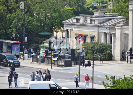 Die Ansicht um Wellington Arch, Hyde Park Corner und Apsley House, Westminster, London, Vereinigtes Königreich Stockfoto