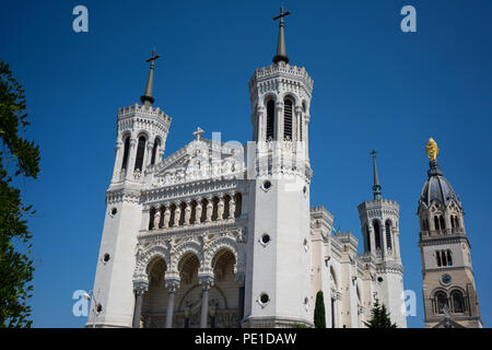 Vorderansicht der Basilika Notre-Dame de Fourviere in Lyon Frankreich Stockfoto