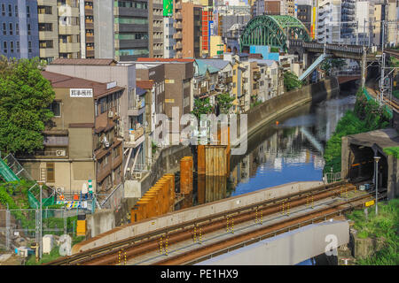 Tokio, Japan - In der Hauptstadt von Japan können Sie eine atemberaubende Mischung aus tausendjähriger Geschichte und Moderne finden Stockfoto