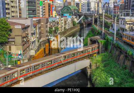 Tokio, Japan - In der Hauptstadt von Japan können Sie eine atemberaubende Mischung aus tausendjähriger Geschichte und Moderne finden Stockfoto