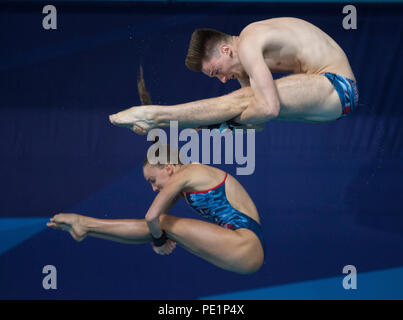 Großbritanniens Lee Matthew und Lois Toulson konkurrieren in der synchronisierten 10-m-Tauchen bei Tag zehn Der 2018 Europameisterschaften im Royal Commonwealth Pool, Edinburgh. Stockfoto