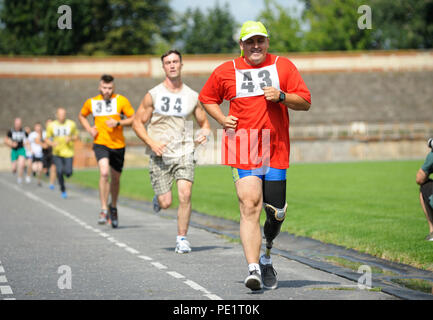 Behinderte Athleten mit einem künstlichen Bein ausgeführt wird. Studien unter Behinderten ukrainische Soldaten auf 43 US Marine Corps Marathon. Juli 20,2018. Kiew, Ukraine Stockfoto