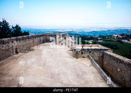 Civitella del Tronto, Abruzzen, ist in der Nähe von Pescara entfernt und ist Teil der "Borghi più belli d'Italia", einer Vereinigung von kleinen italienischen Städte der historischen Stockfoto