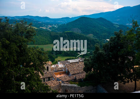 Civitella del Tronto, Abruzzen, ist in der Nähe von Pescara entfernt und ist Teil der "Borghi più belli d'Italia", einer Vereinigung von kleinen italienischen Städte der historischen Stockfoto