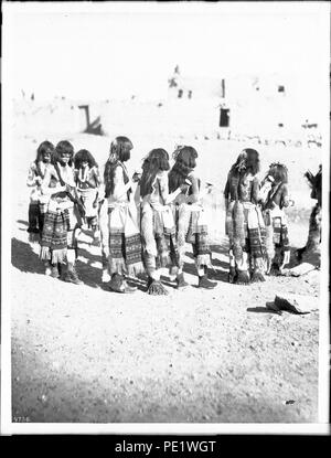 Antilope Priester marschieren in der Snake Dance Zeremonie in Oraibi, Arizona, ca.1896 Stockfoto