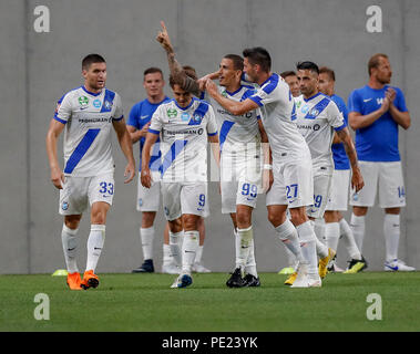 Budapest, Ungarn. 11. August 2018. Myke Bouard Ramos von MTK Budapest #99 feiert sein Ziel mit yevhen Selin von MTK Budapest Nr. 33, Istvan Bognar von MTK Budapest #9 Adam Pinter von MTK Budapest #27 und Laszlo Lencse der MTK Budapest Nr. 29 während die ungarische OTP Bank Liga Match zwischen MTK Budapest und Dvtk an Nandor Hidegkuti Stadion am 11. August 2018 in Budapest, Ungarn. Credit: Laszlo Szirtesi/Alamy leben Nachrichten Stockfoto