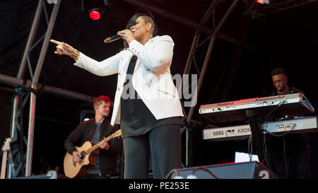 Linlithgow, Schottland, Großbritannien. 11 August, 2018. Gabrielle live bei Party im Palace, Credit: Stuart Westwood/Alamy leben Nachrichten Stockfoto