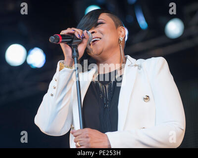 Linlithgow, Schottland, Großbritannien. 11 August, 2018. Gabrielle live bei Party im Palace, Credit: Stuart Westwood/Alamy leben Nachrichten Stockfoto