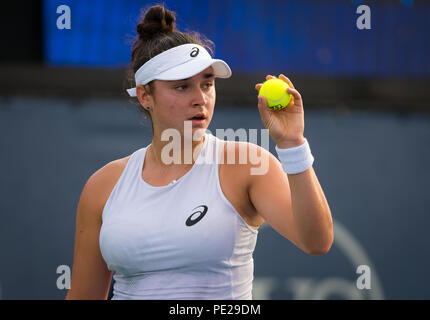 Cincinnati, USA. August 11, 2018 - Caroline Dolehide der Vereinigten Staaten in Aktion während der Qualifikation am Westlichen und Südlichen öffnen 2018 WTA Premier 5 Tennis Turnier. Cincinnati, USA, August 11, 2018 Quelle: AFP 7/ZUMA Draht/Alamy leben Nachrichten Stockfoto