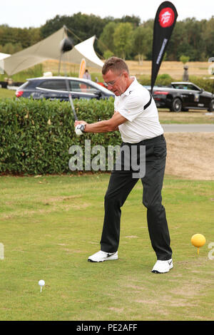 Machern, Deutschland. 11 Aug, 2018. Ralf Rangnick spielt am 11. GRK Golf Charity Masters am Golf & Country Club Leipzig. Credit: Carl Seidel/dpa-Zentralbild/ZB/dpa/Alamy leben Nachrichten Stockfoto