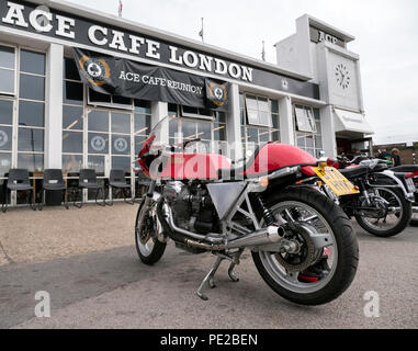 London, Großbritannien. 12. August 2018. Klassische Motorräder im Vintage Motorrad Treffen im Ace Cafe London UK Credit: Martyn Goddard/Alamy leben Nachrichten Stockfoto