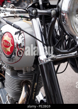 London, Großbritannien. 12. August 2018. Klassische Motorräder im Vintage Motorrad Treffen im Ace Cafe London UK Credit: Martyn Goddard/Alamy leben Nachrichten Stockfoto