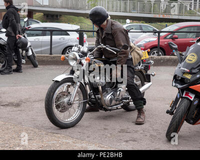 London, Großbritannien. 12. August 2018. Klassische Motorräder im Vintage Motorrad Treffen im Ace Cafe London UK Credit: Martyn Goddard/Alamy leben Nachrichten Stockfoto