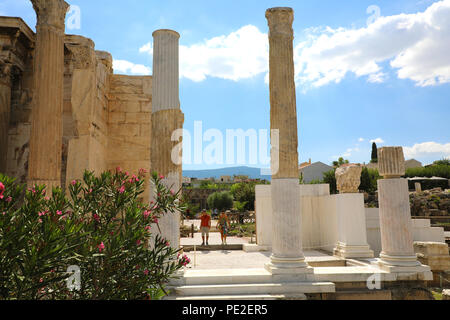 Athen, Griechenland - 18 JULI 2018: Hadrian's Bibliothek wurde vom römischen Kaiser Hadrian an der Nordseite der Akropolis von Athen in Griechenland erstellt Stockfoto