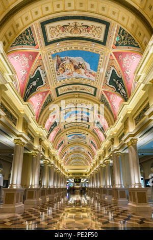 Die komplizierte Muster auf der Decke im Venetian Casino and Resort Hotel Macau, China. Stockfoto